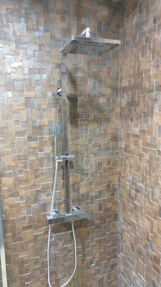 WC - Coluna de Duche e Revestimento Retificado